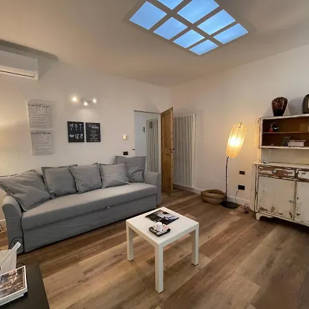 Estense 12 In Centro Citta Apartment