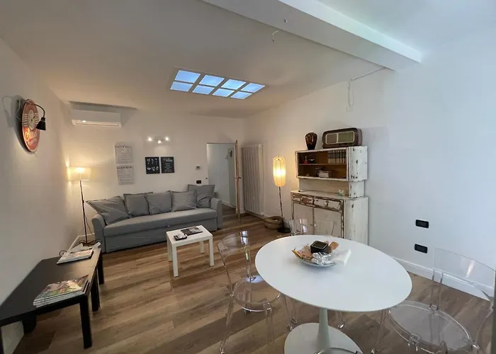 Estense 12 In Centro Citta Apartment